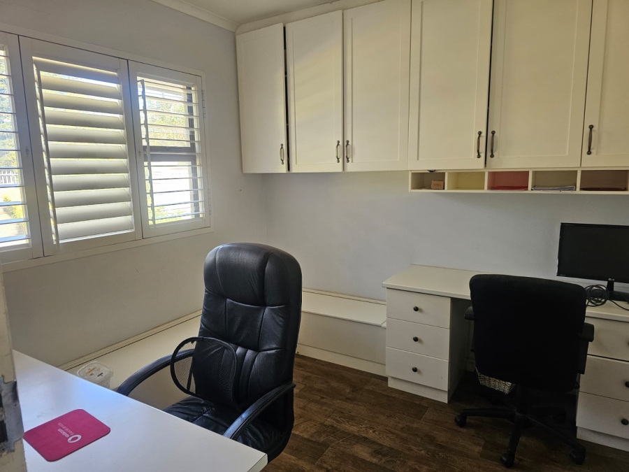 5 Bedroom Property for Sale in Gonubie North Eastern Cape
